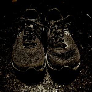 Topo Sneakers 
Phantom 3 Model
Size 9
Black & Gray